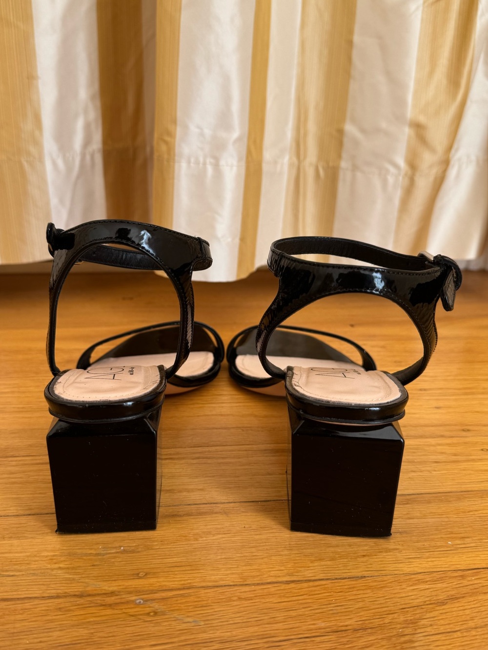 AGL worn once ATTILIO GIUSTI LEOMBRUNI Italian Black Patent Block Heel Sandals